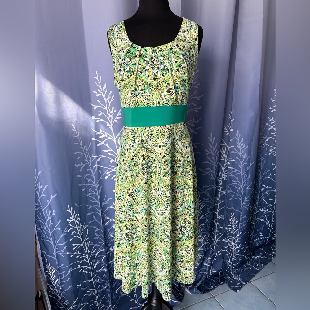 Elegant Green Patterned Dress